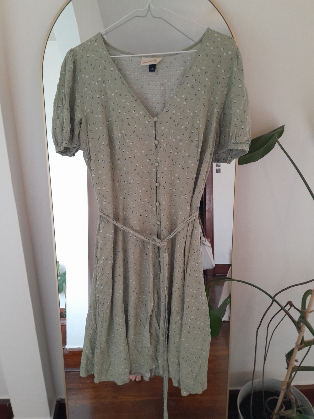 Universal Thread Sage Green Button-Front Midi Dress